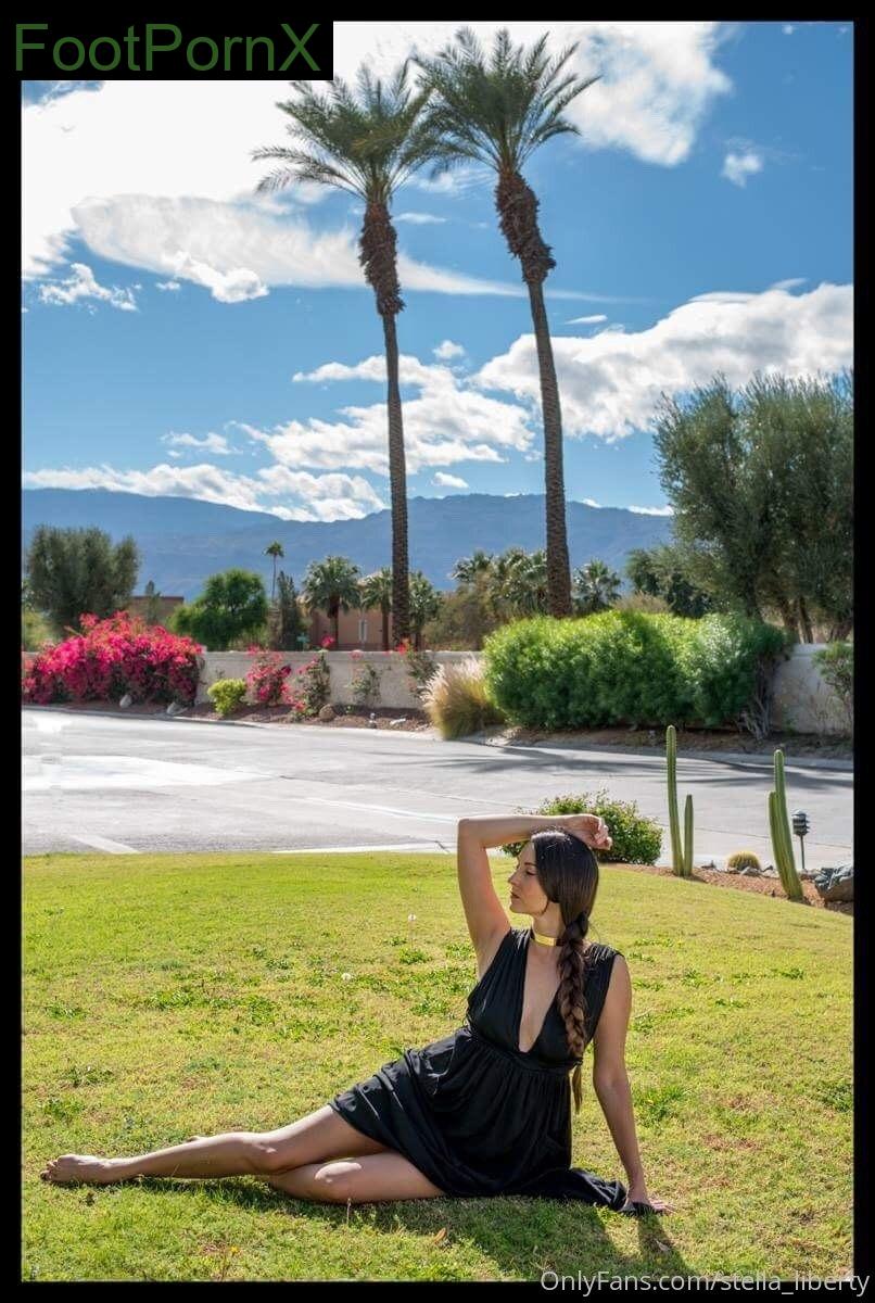 stella_liberty feet photo 1