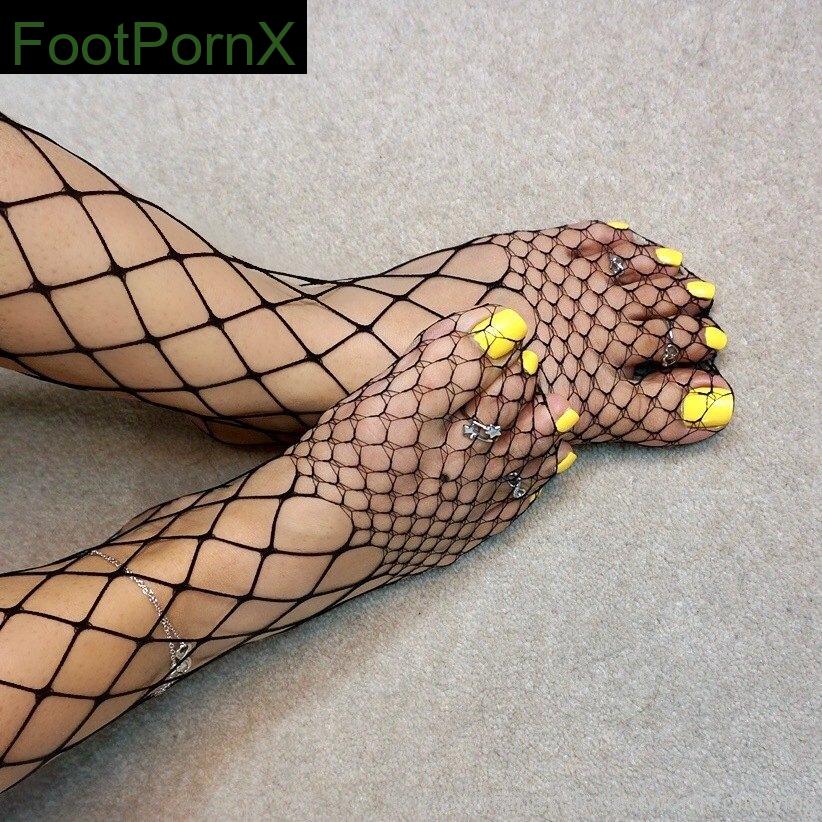 feetworthfollowing feet photo 3