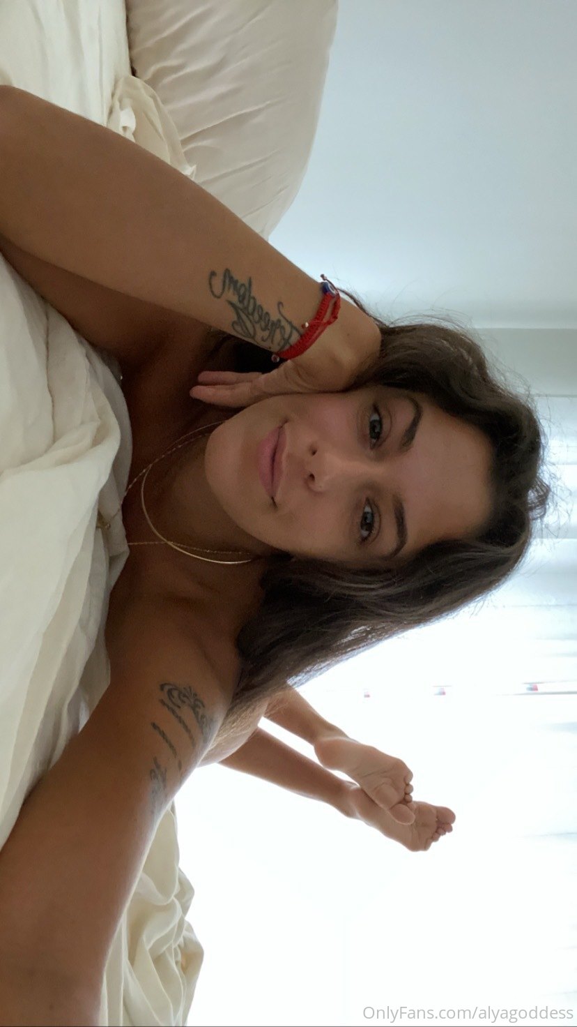 alyagoddess feet photo 16