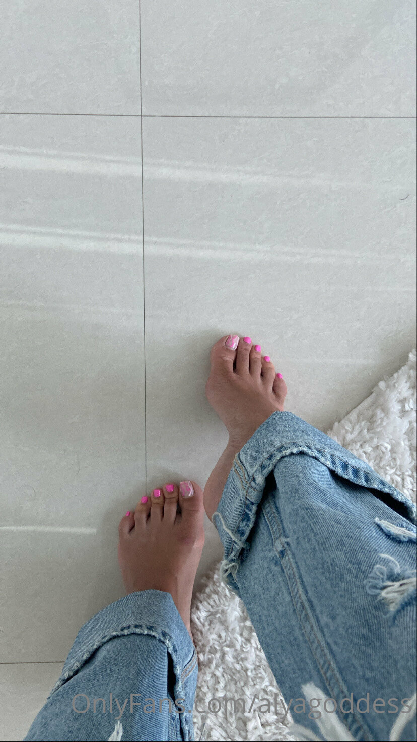 alyagoddess feet photo 12