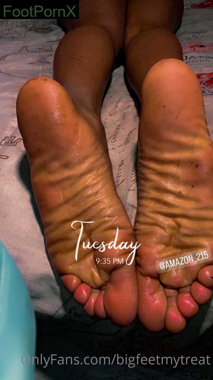 bigfeetmytreat feet photo 7