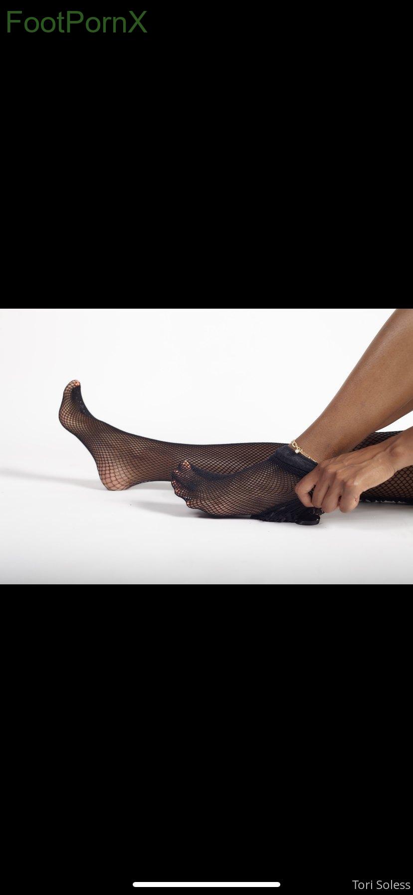 torisoless feet photo 10