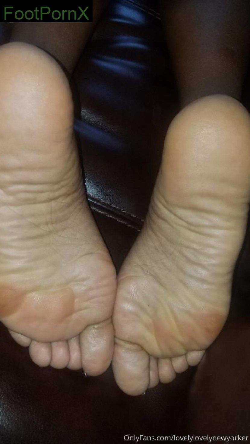 lovelylovelynewyorker feet photo 1
