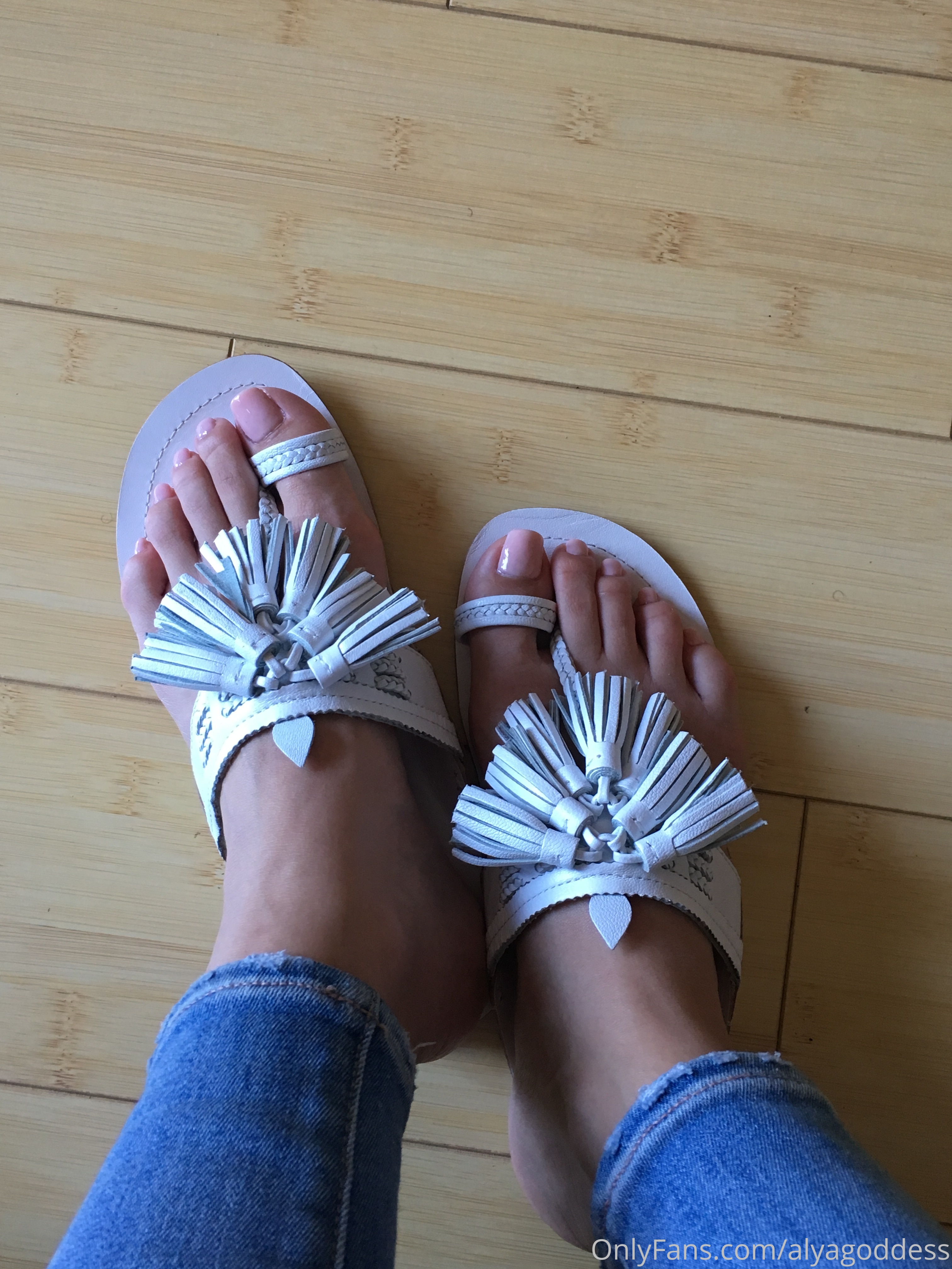 alyagoddess feet photo 9