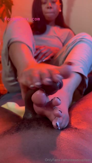 reesecupfeet footjobs and cum on feet ebony foot porn 2