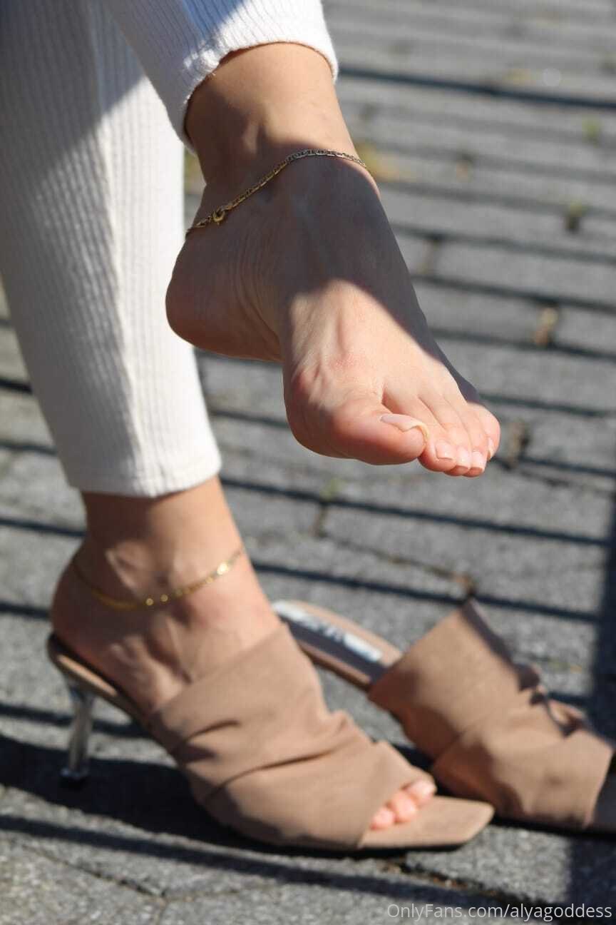 alyagoddess feet photo 18