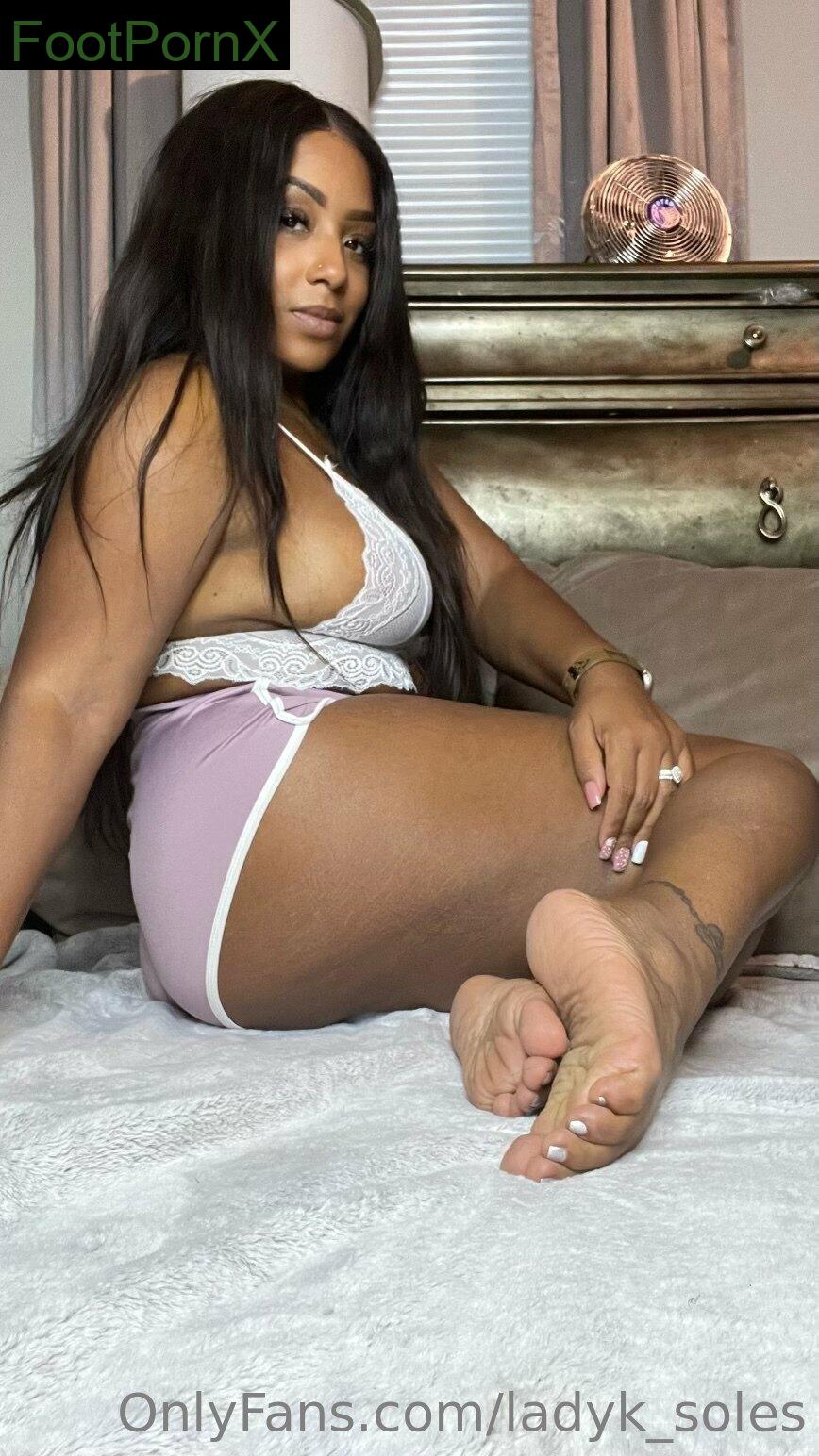 ladyk_soles feet photo 3
