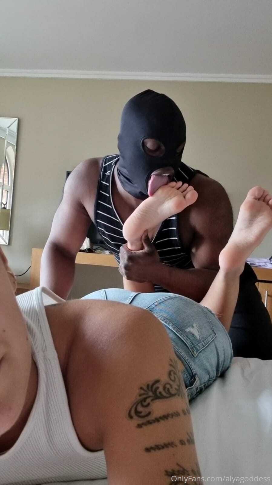 alyagoddess feet photo 15