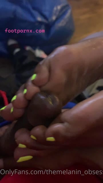 themelanin_obsession footjob sexy ebony milf 1