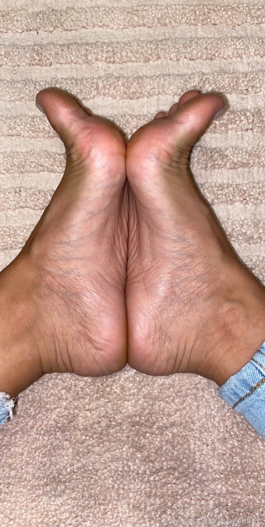 alyagoddess feet photo 2