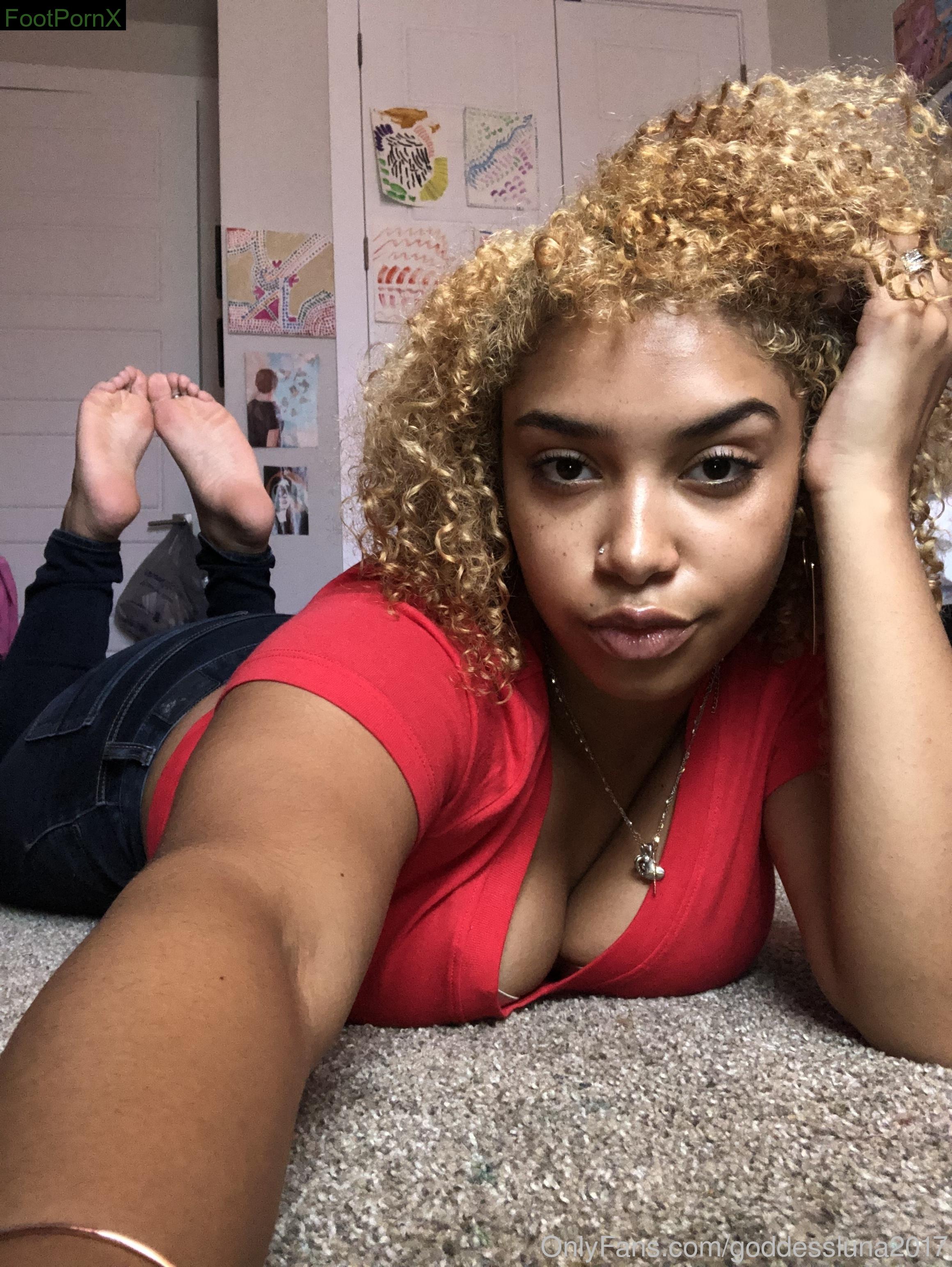 goddessluna2017 feet photo 2