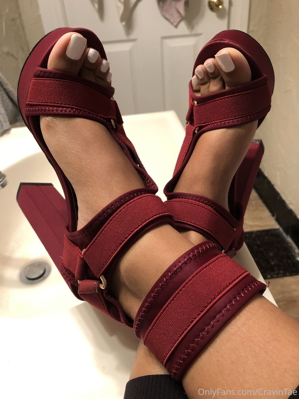 cravintae feet photo 5