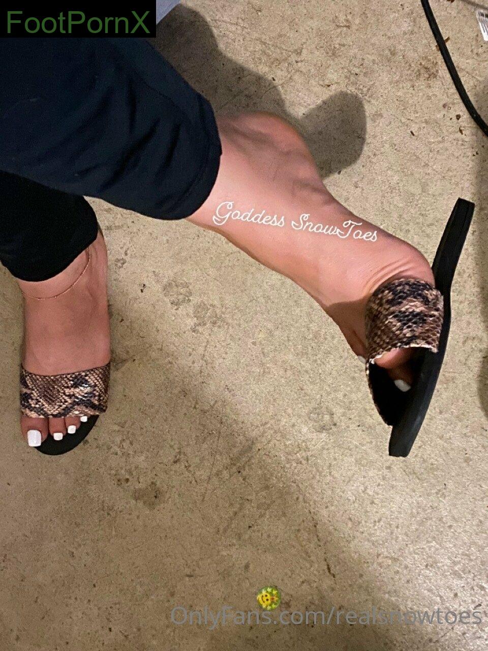 realsnowtoes feet photo 6