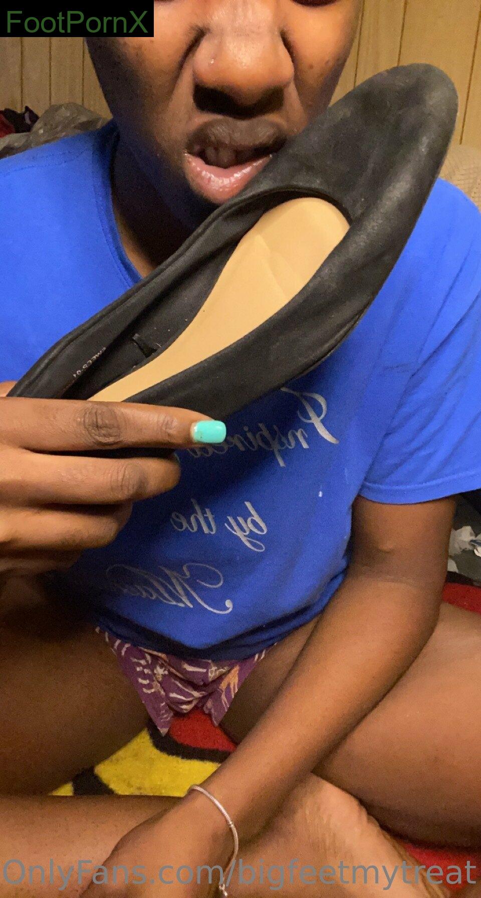bigfeetmytreat feet photo 4