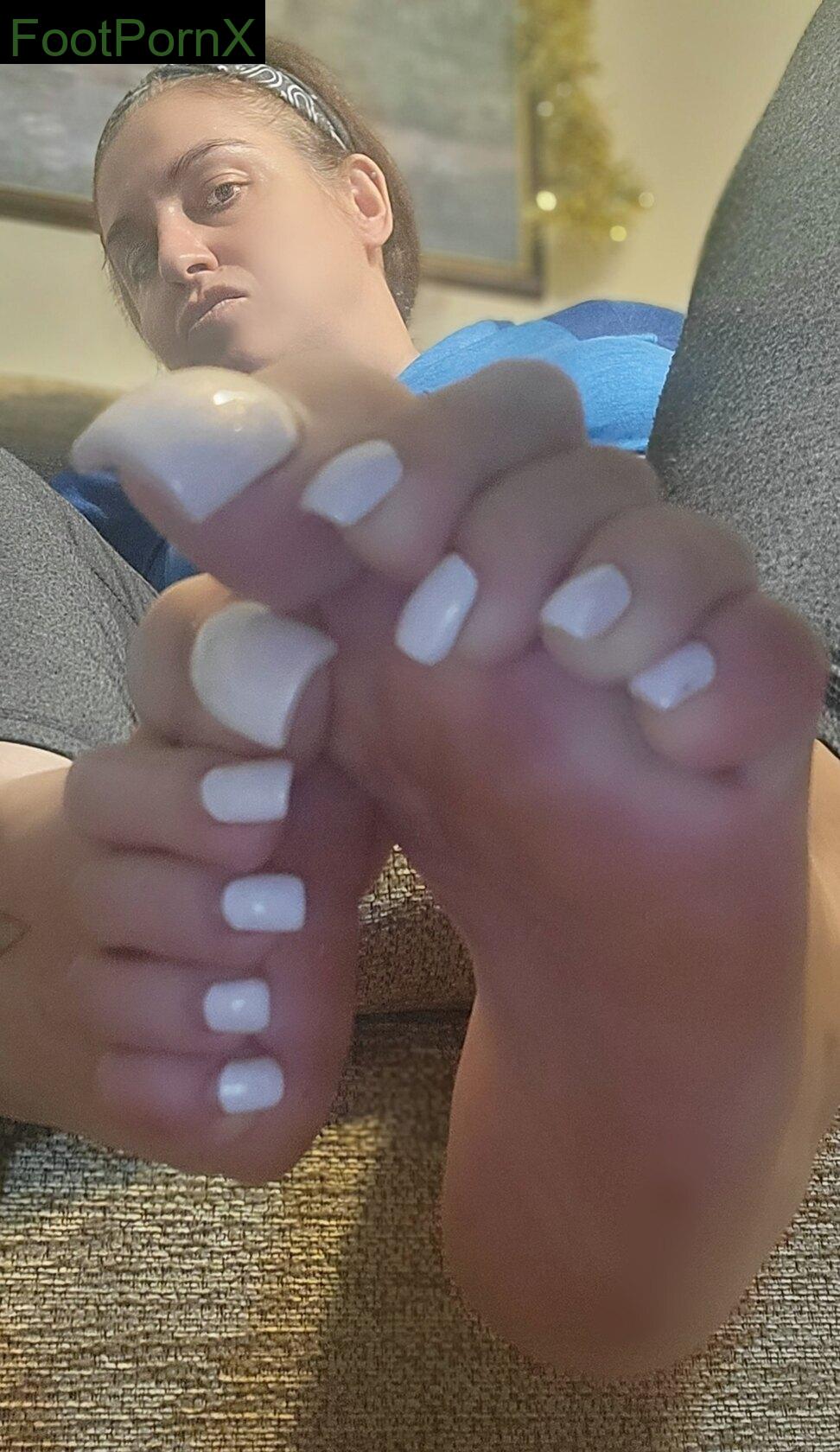 ukfoot_mistress feet photo 2