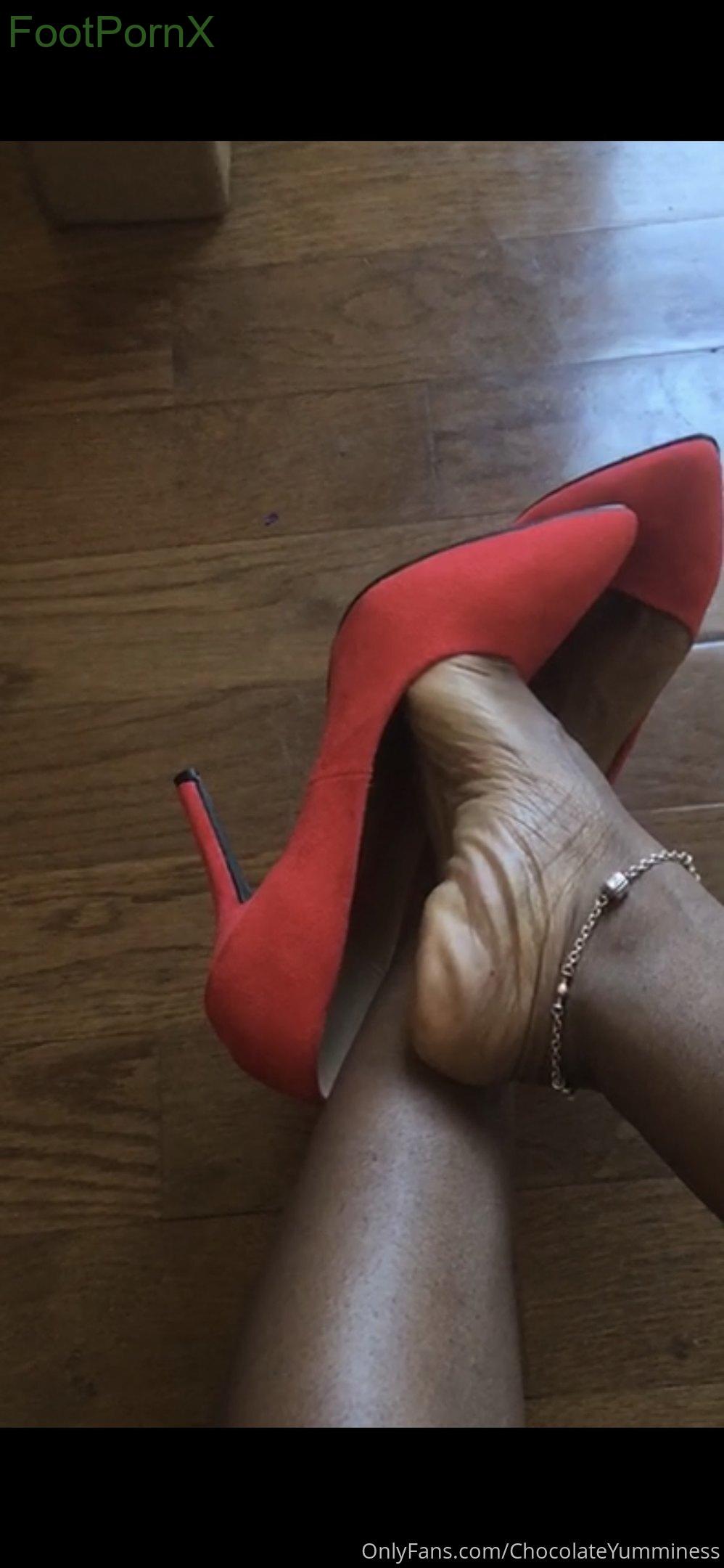 chocolateyumminess feet photo 2