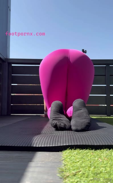 mrs_larry footworship and footjobs 20