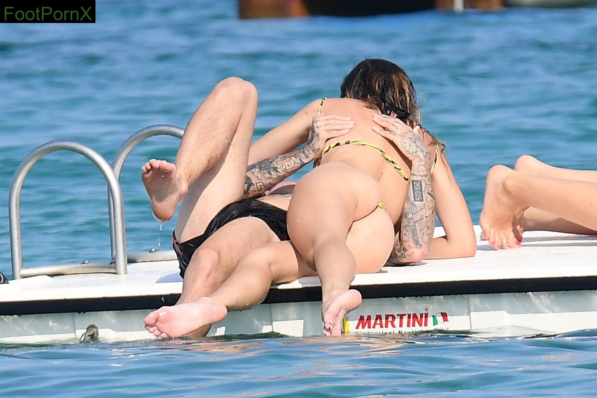 bella thorne feet photo 10