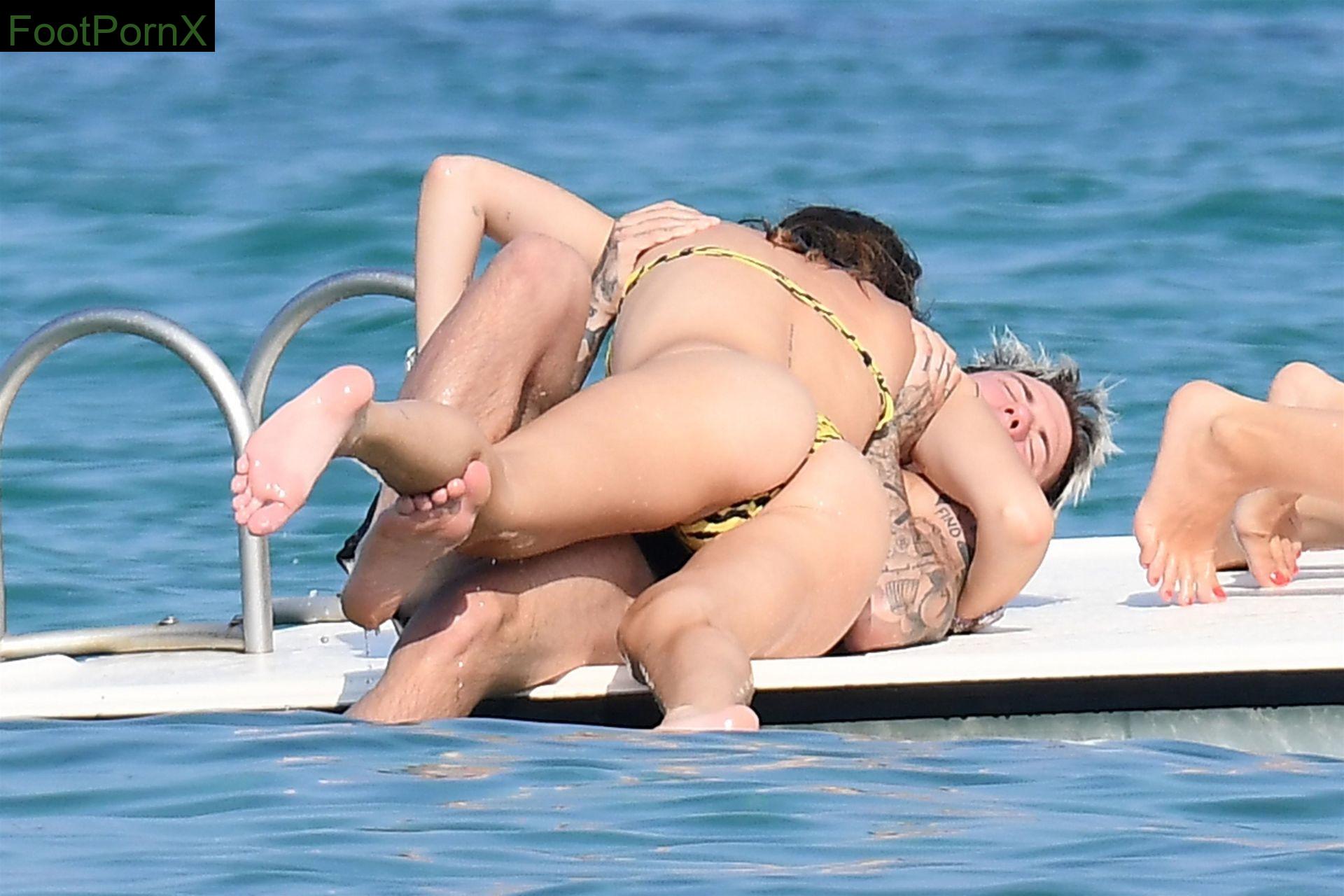 bella thorne feet photo 2