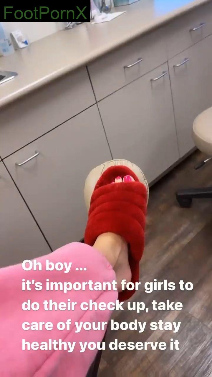 bella thorne feet photo 19