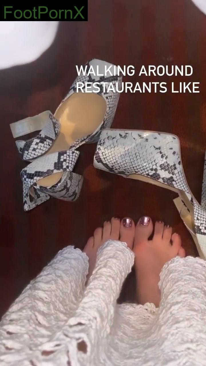 bella thorne feet photo 11