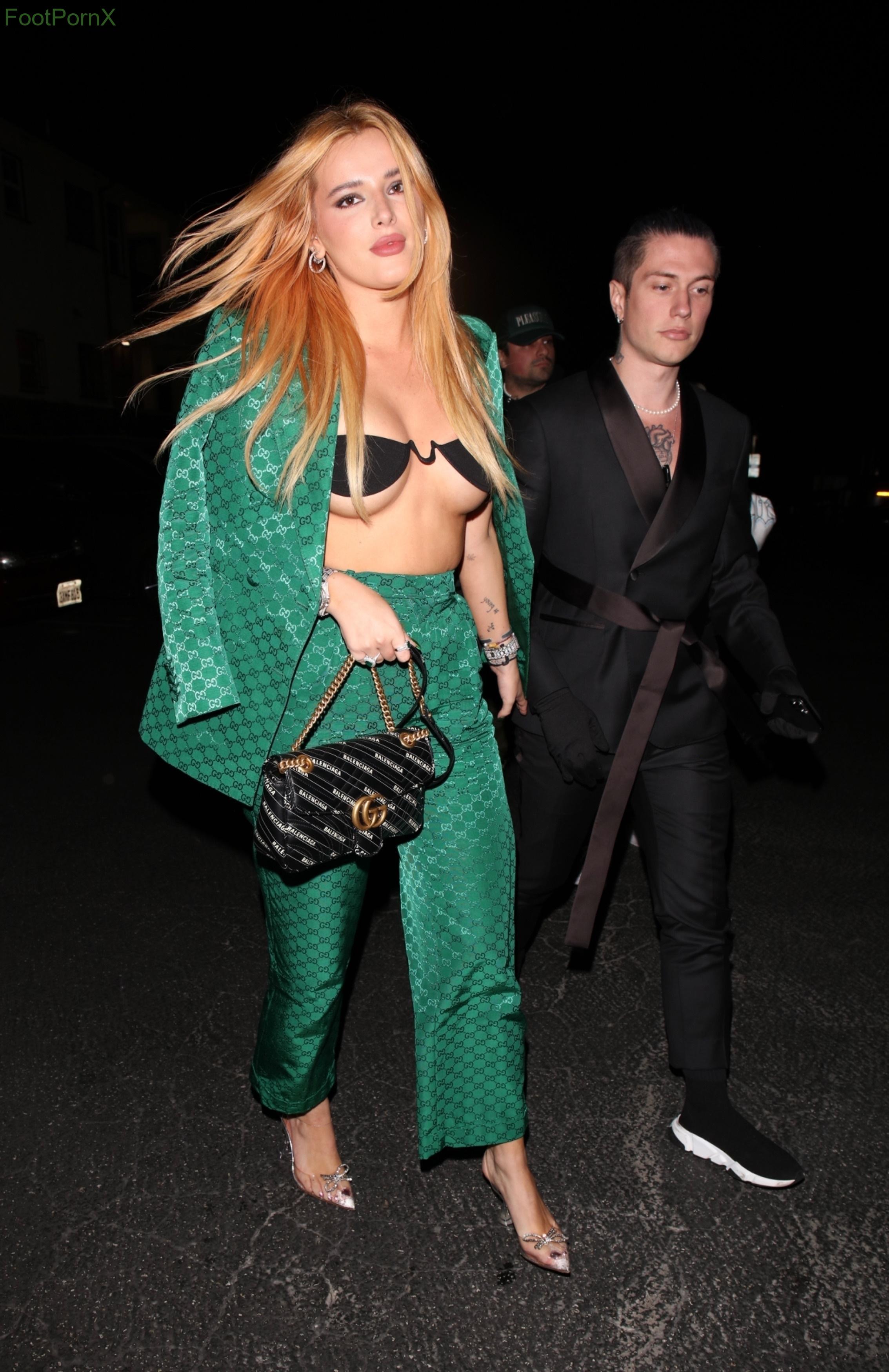 bella thorne feet photo 5