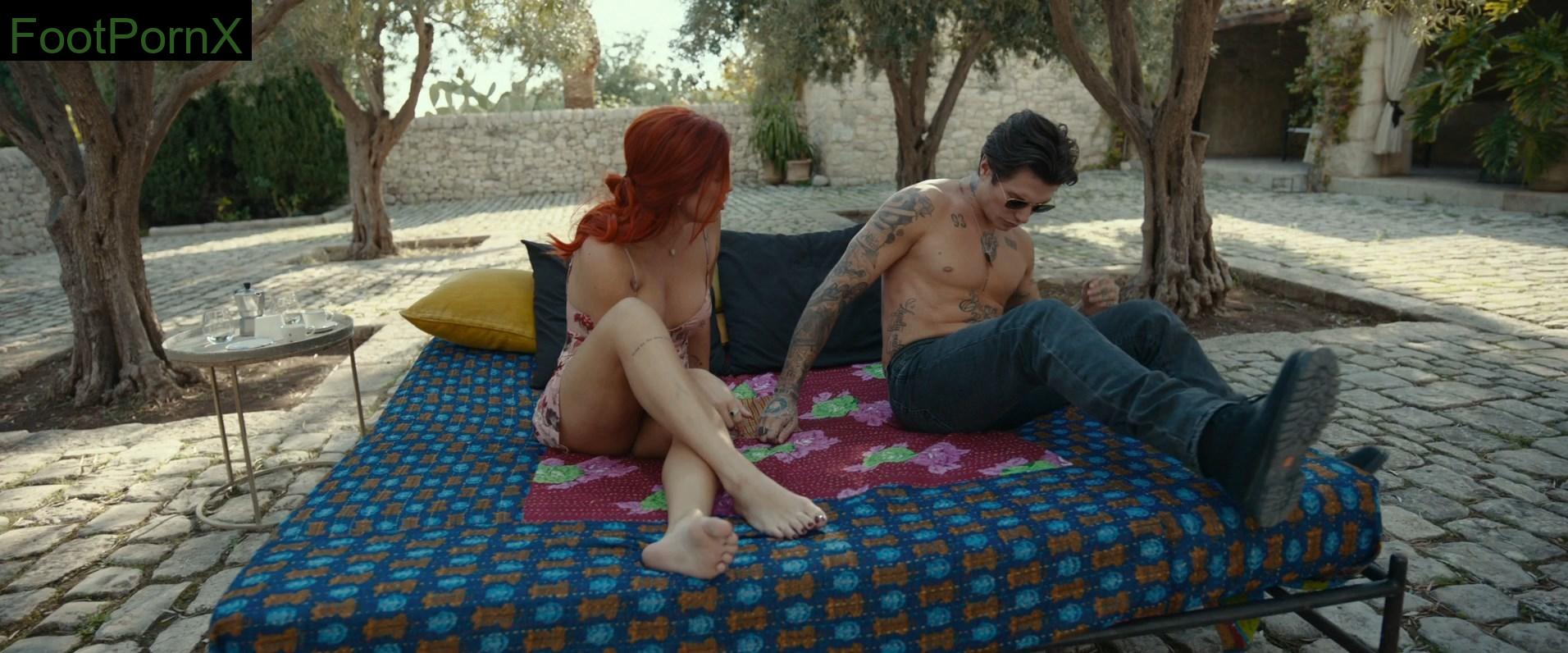 bella thorne feet photo 8