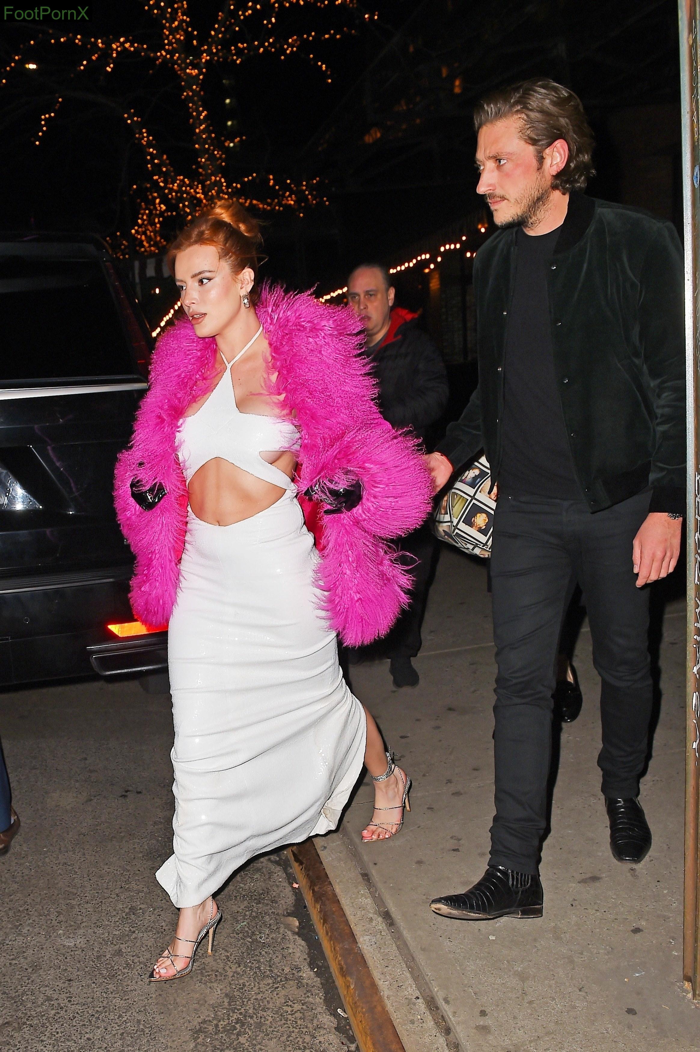 bella thorne feet photo 21