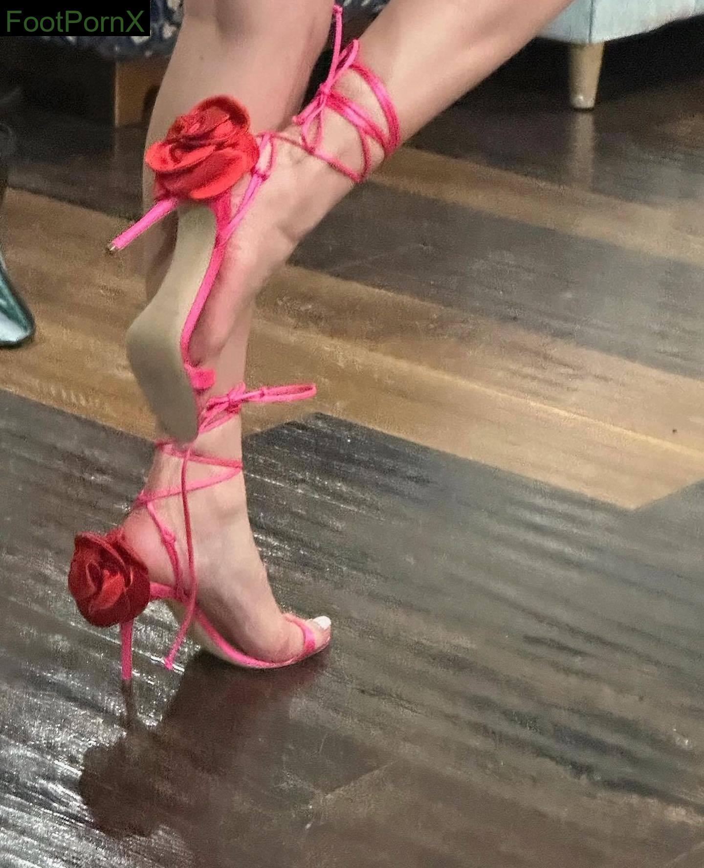 bella thorne feet photo 15