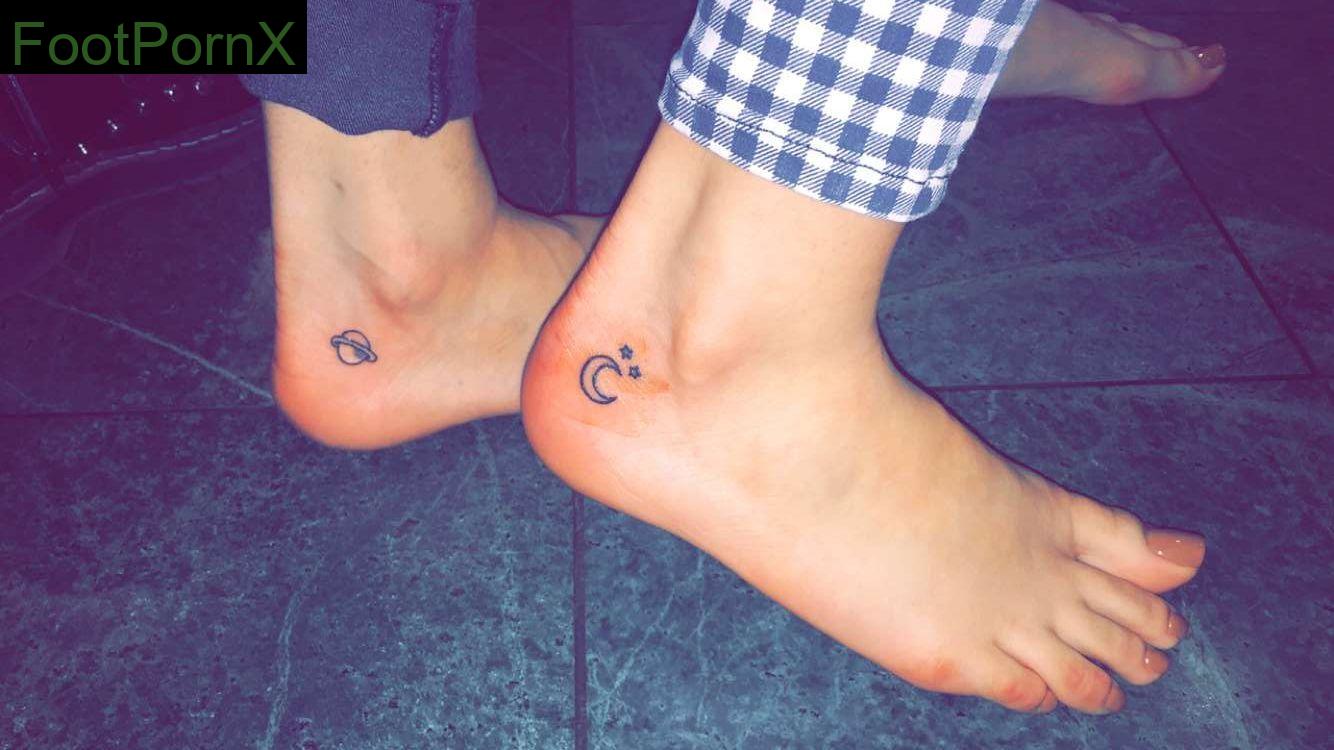 bella thorne feet photo 10