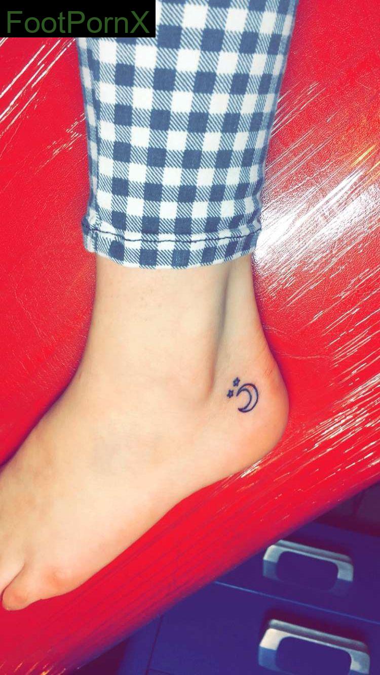 bella thorne feet photo 7