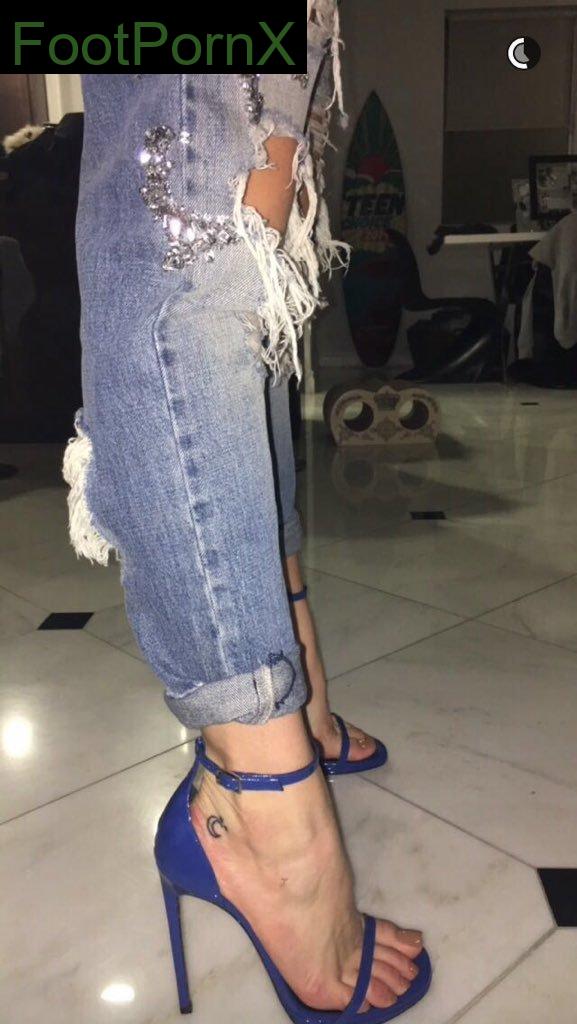bella thorne feet photo 11