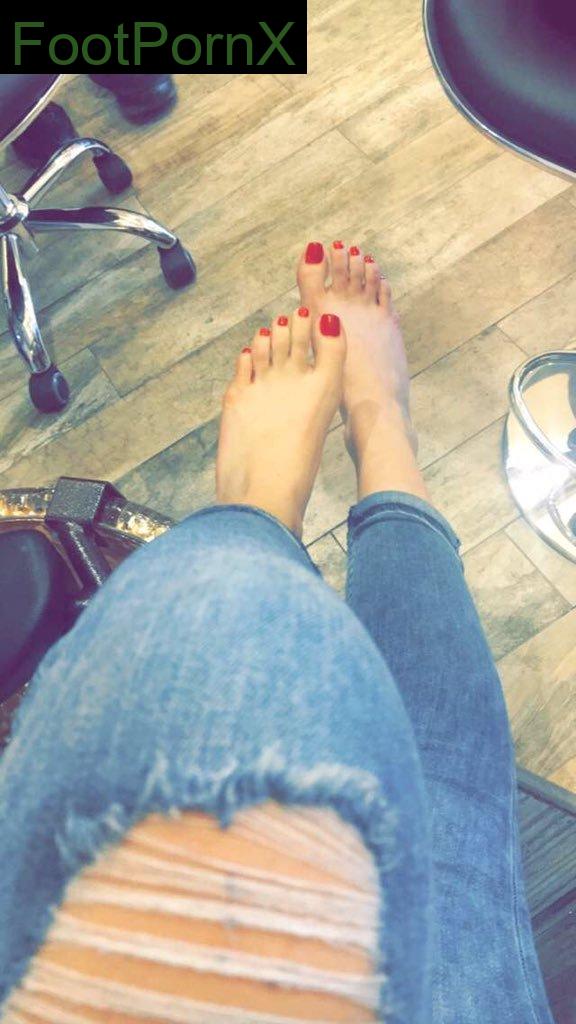 bella thorne feet photo 9