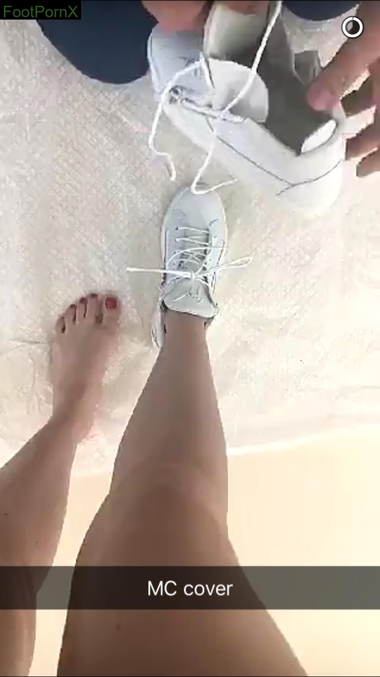 bella thorne feet photo 6