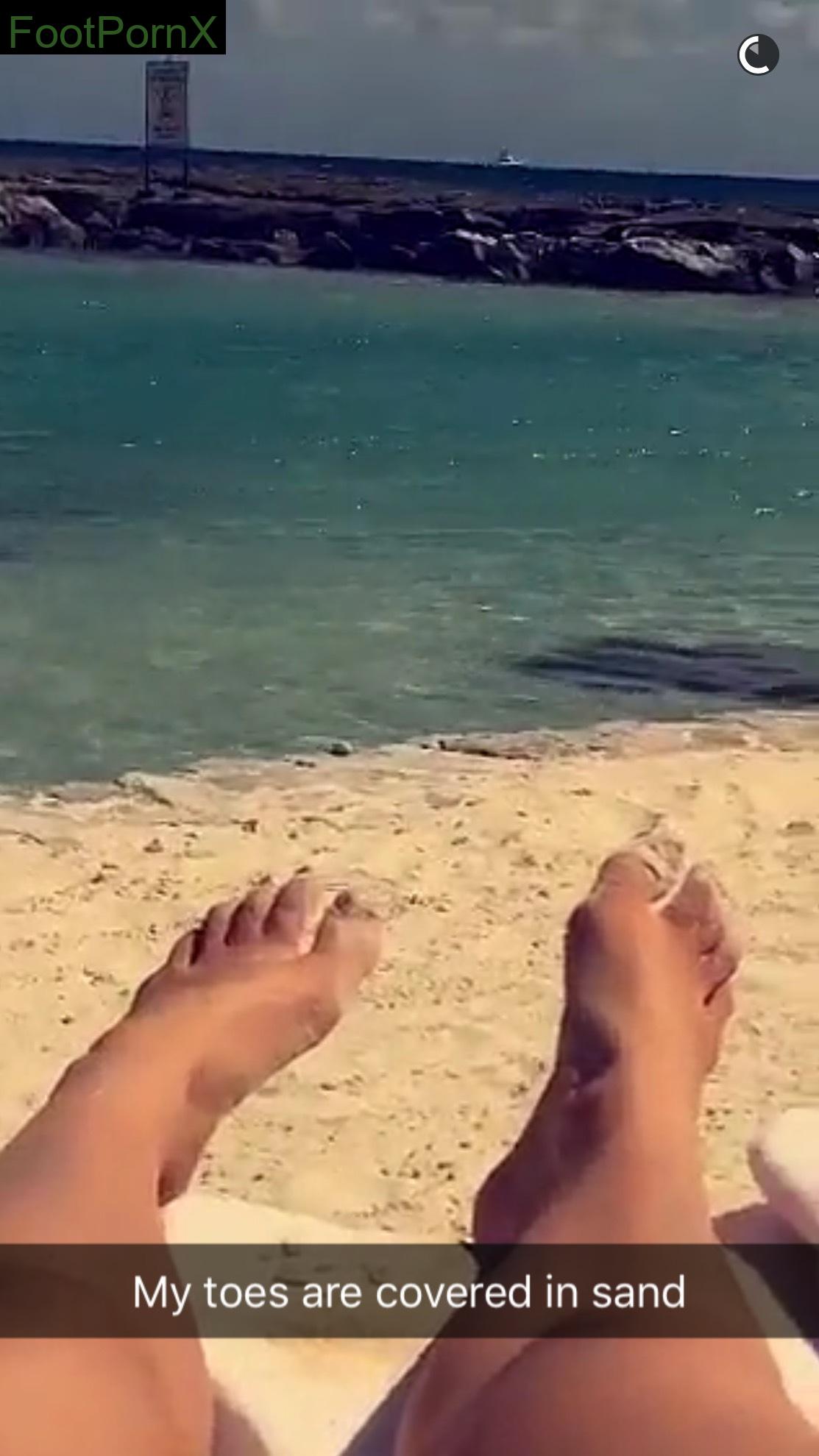 bella thorne feet photo 16