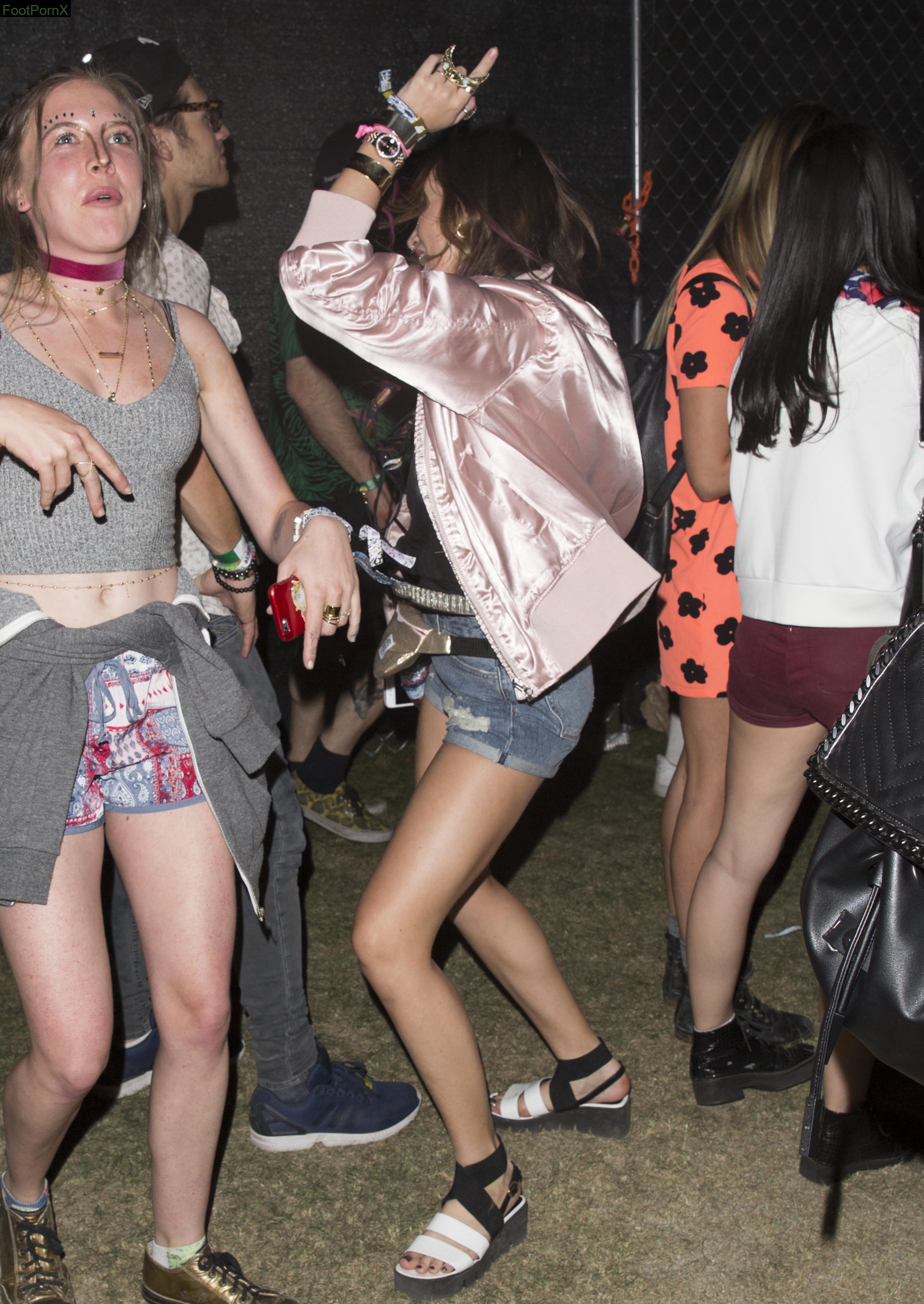 bella thorne feet photo 15
