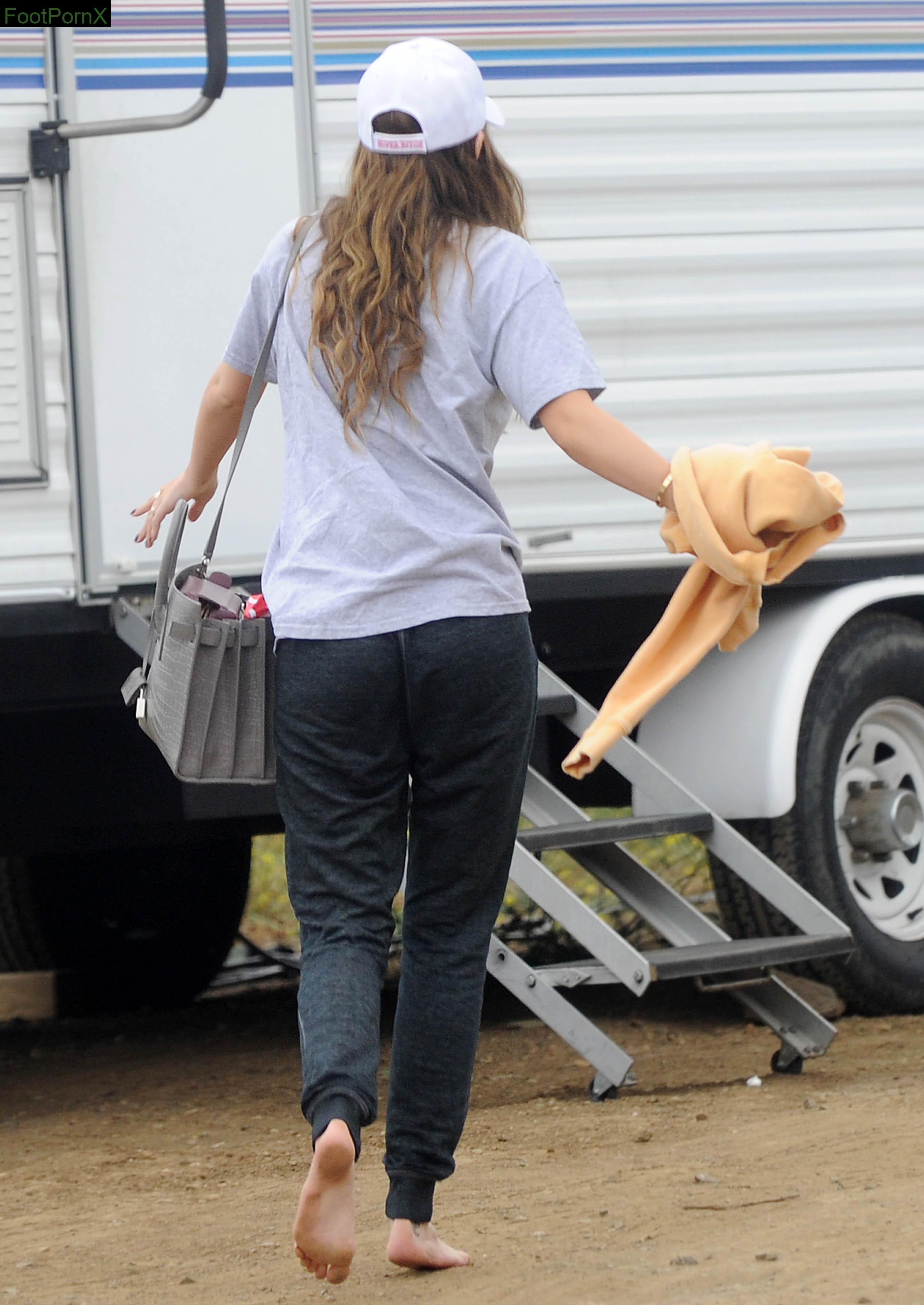 bella thorne feet photo 14