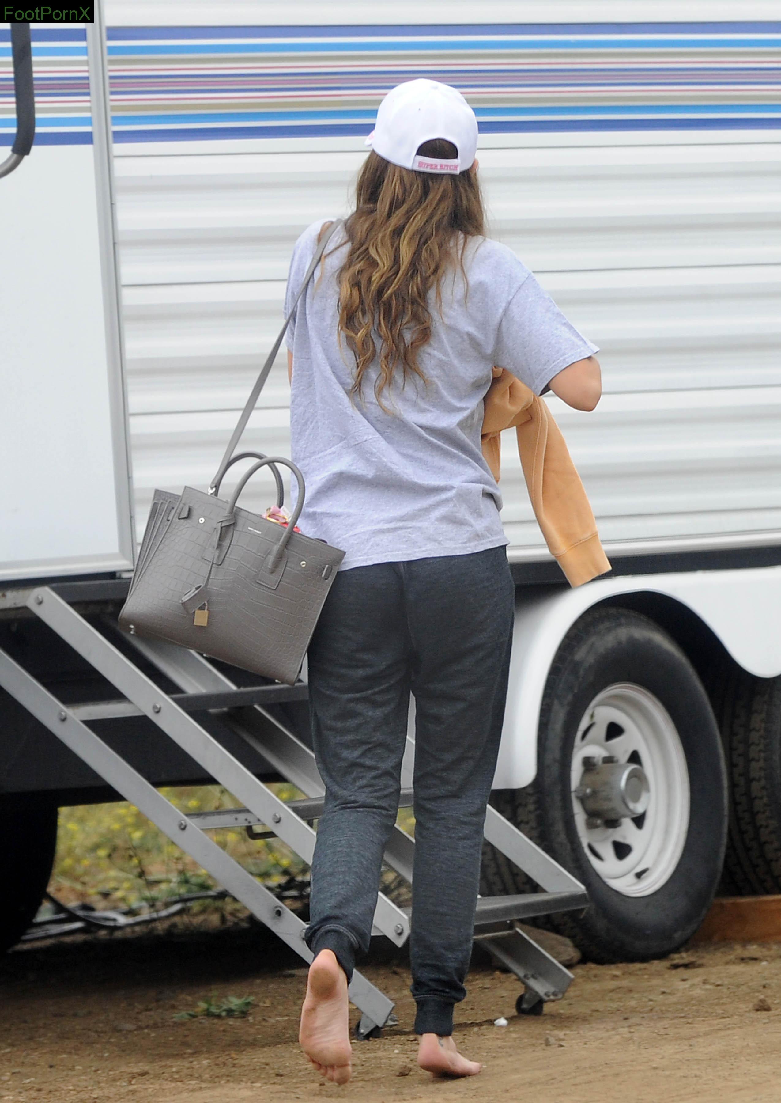 bella thorne feet photo 15