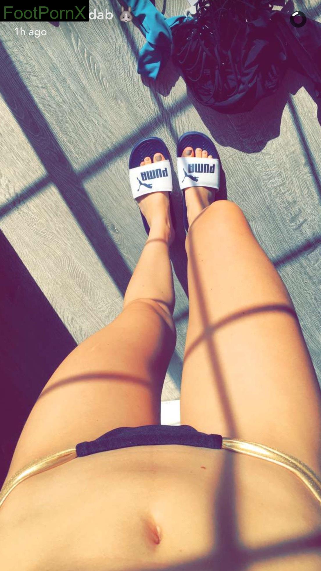 bella thorne feet photo 9