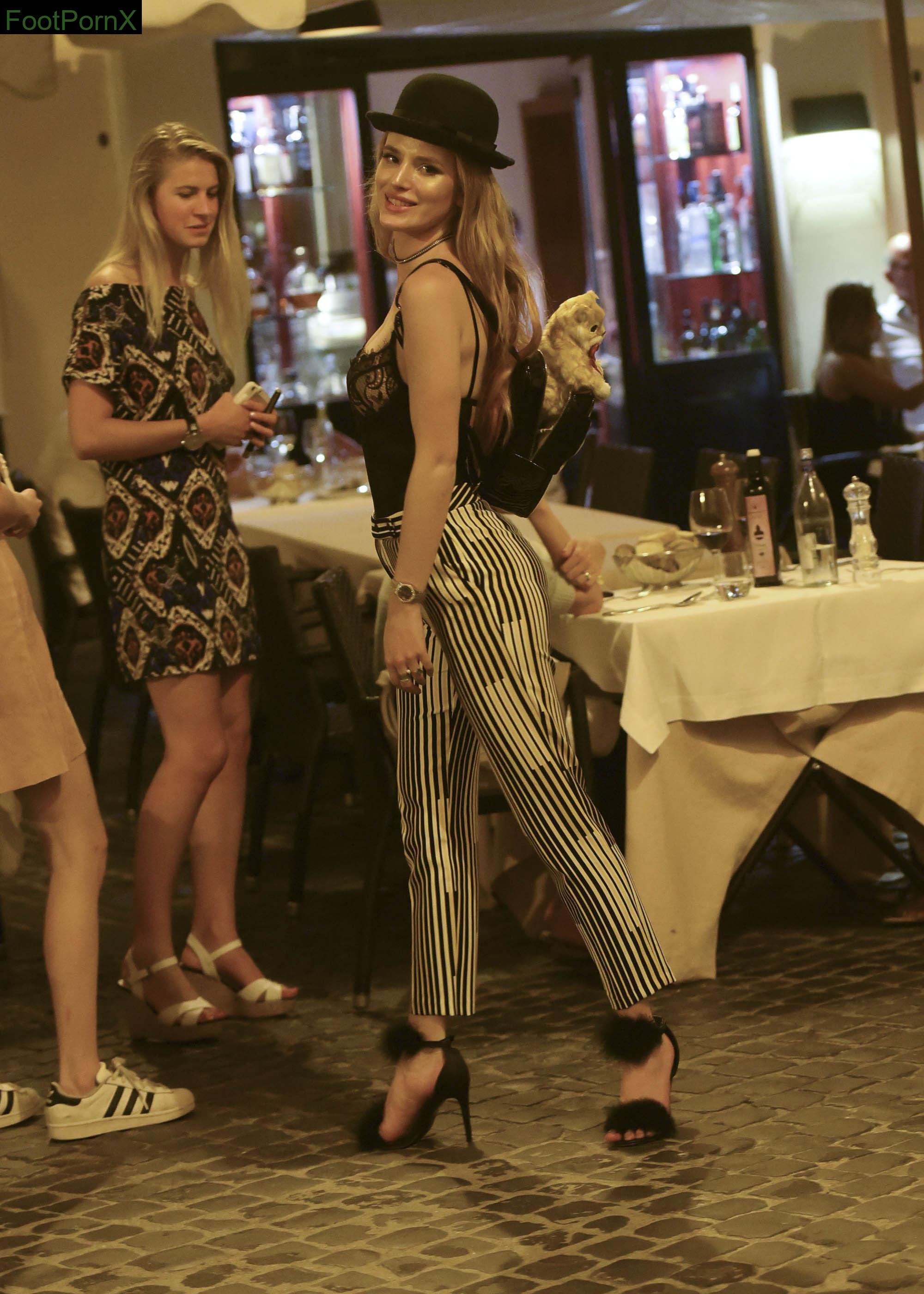 bella thorne feet photo 1
