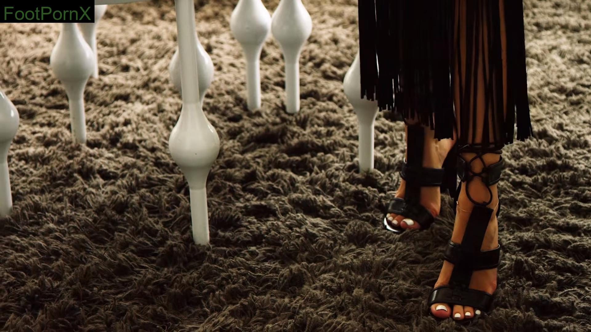 bella thorne feet photo 10