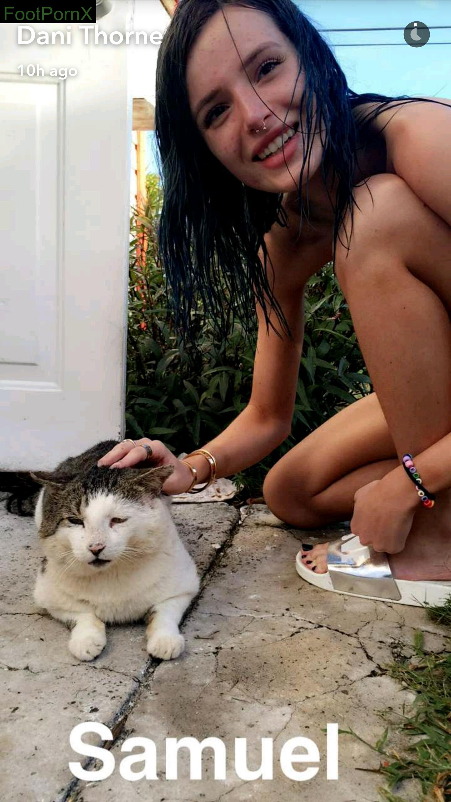 bella thorne feet photo 8