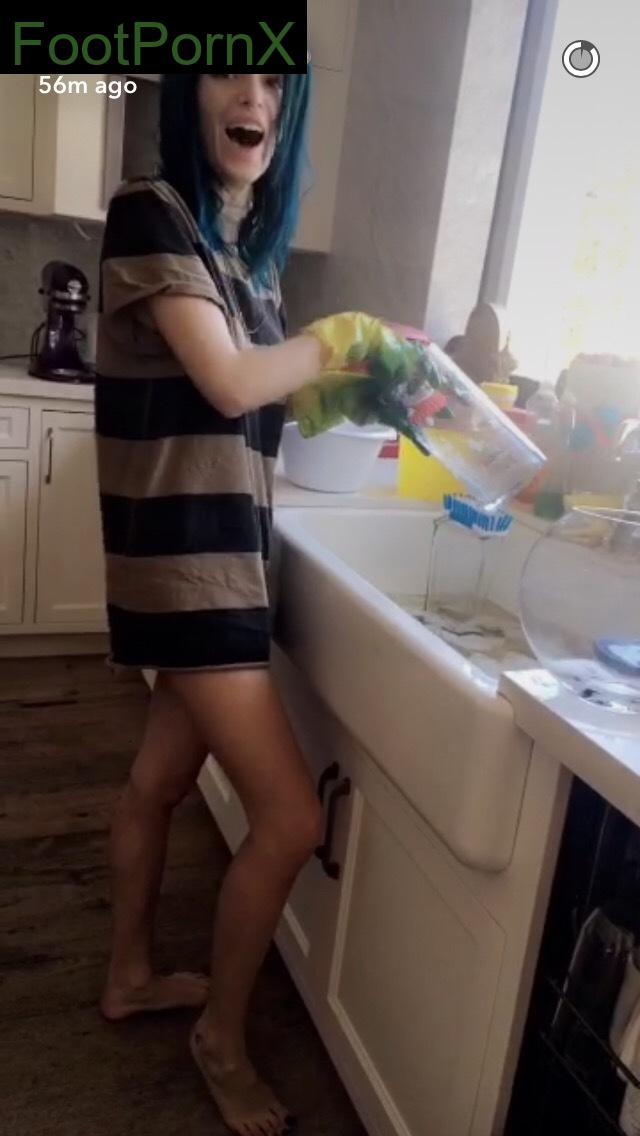 bella thorne feet photo 18