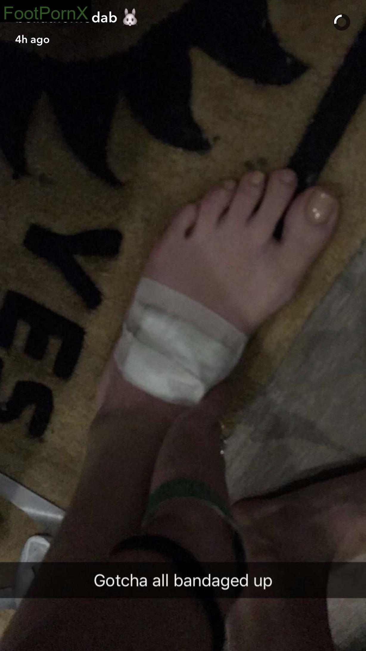 bella thorne feet photo 8