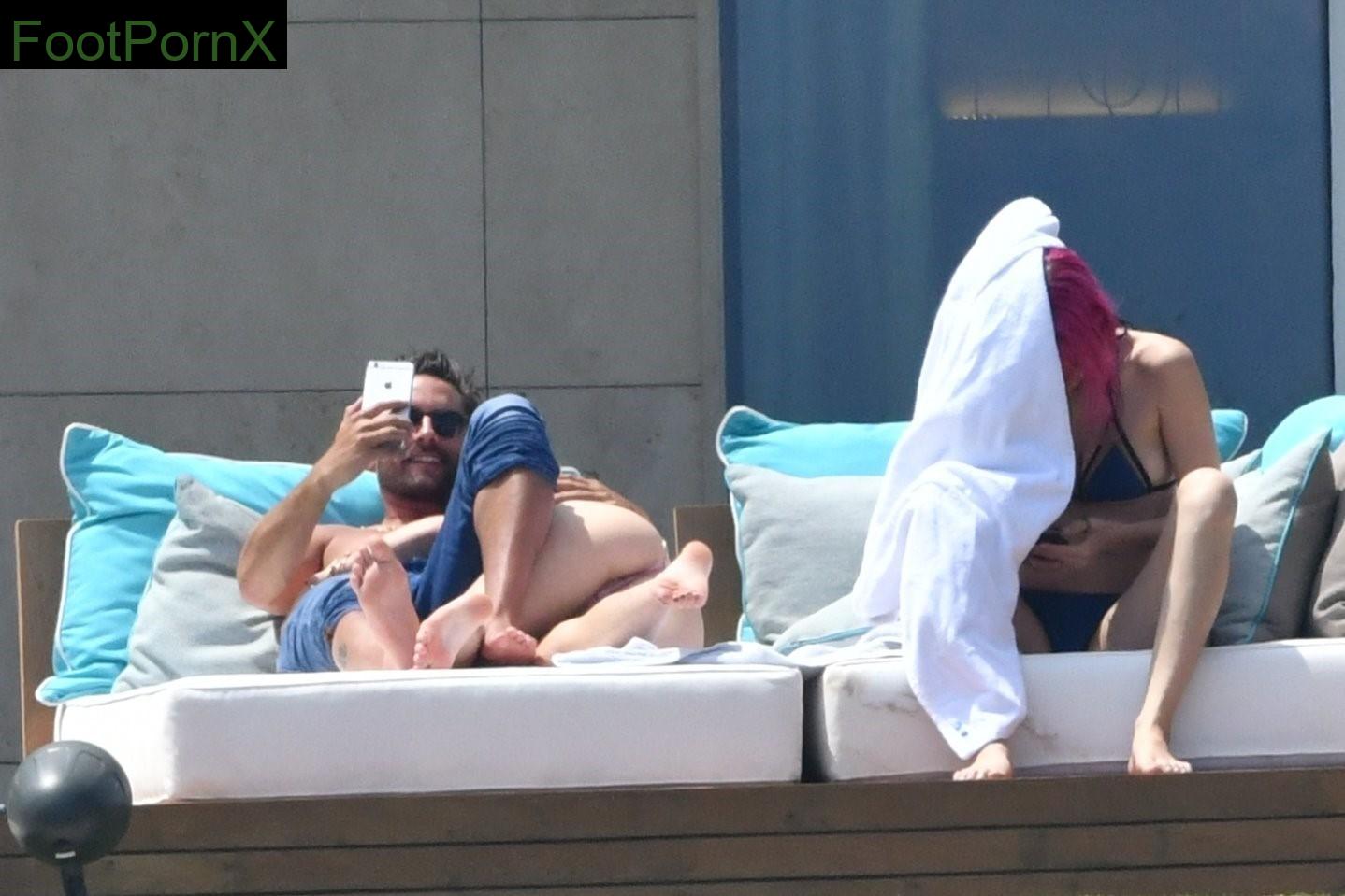 bella thorne feet photo 24