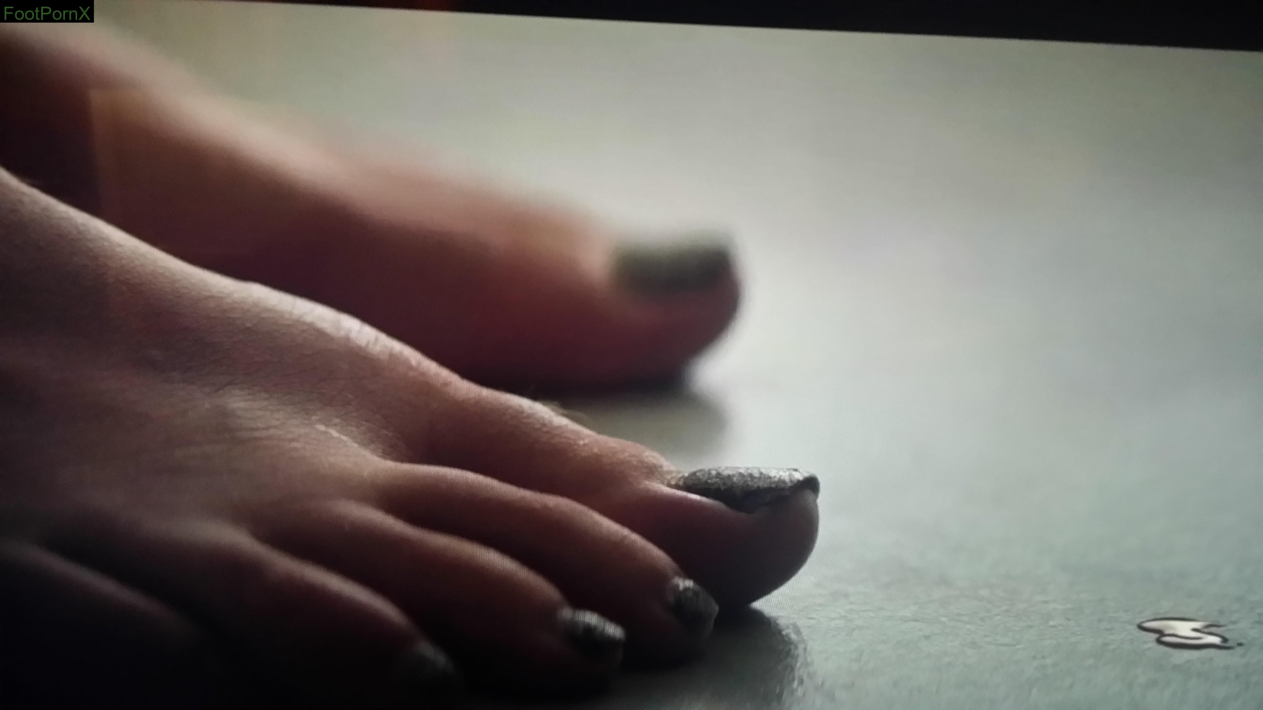 bella thorne feet photo 1
