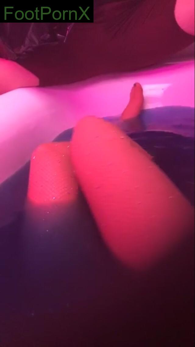 bella thorne feet photo 19