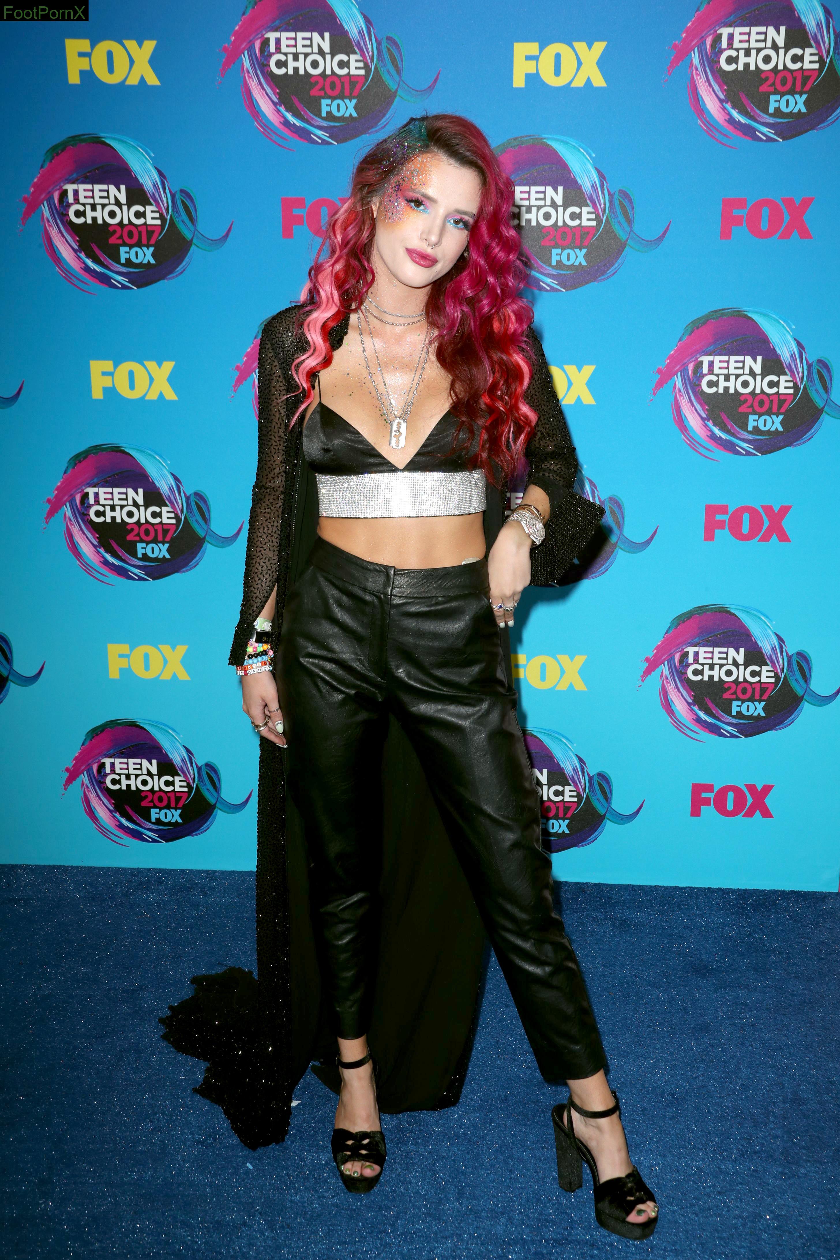 bella thorne feet photo 12