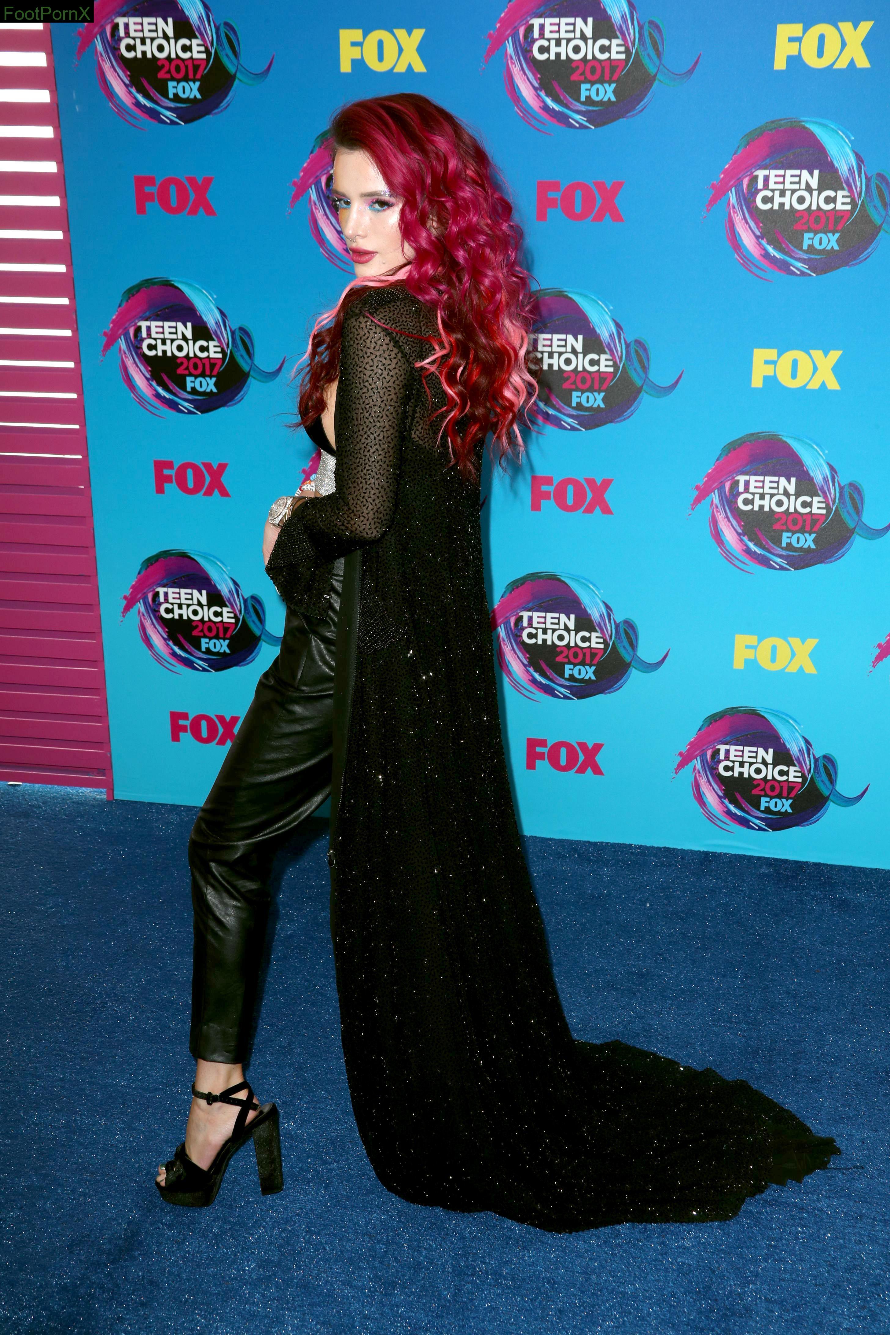 bella thorne feet photo 4