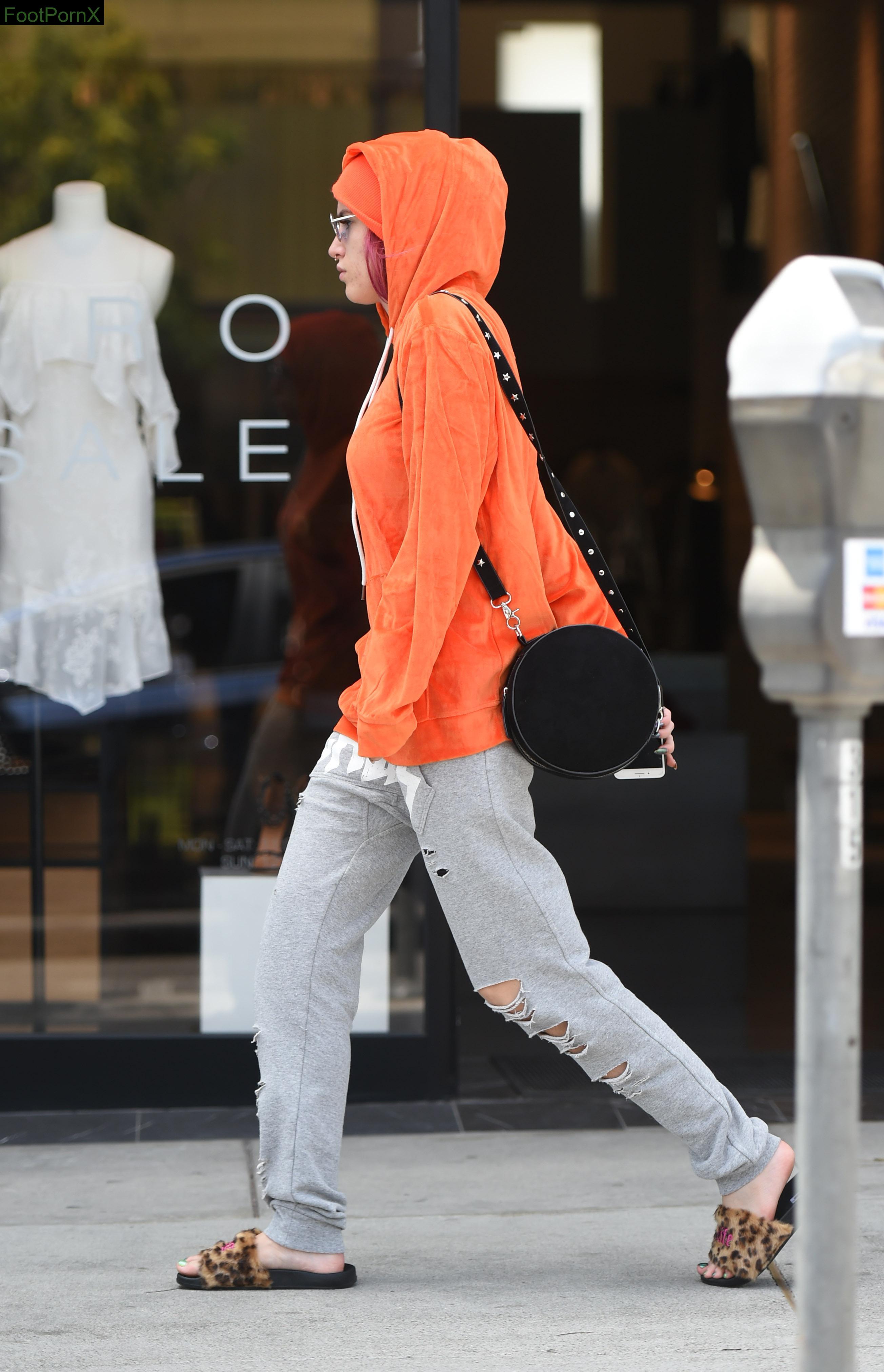 bella thorne feet photo 24
